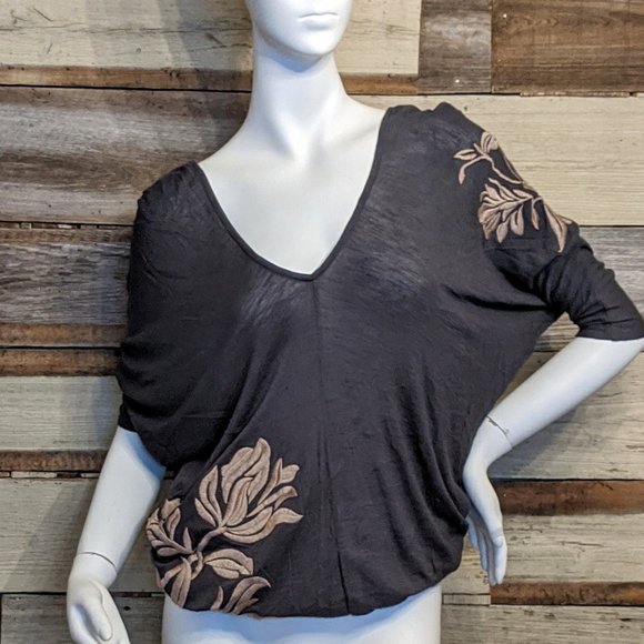 Enti Tops - Enti Low V Front & Back Embroidered Flower Top Enti Tops - Enti Low V Front & Back Embroidered Flower Top